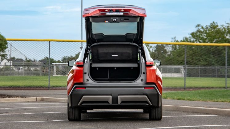 Toyota C-HR 2026: тест-драйв и характеристики | DGL.RU