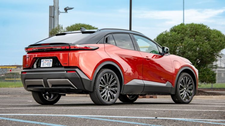 Toyota C-HR 2026: тест-драйв и характеристики | DGL.RU