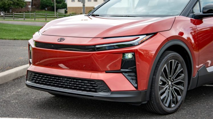Toyota C-HR 2026: тест-драйв и характеристики | DGL.RU