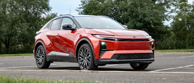 Toyota C-HR 2026: тест-драйв и характеристики | DGL.RU