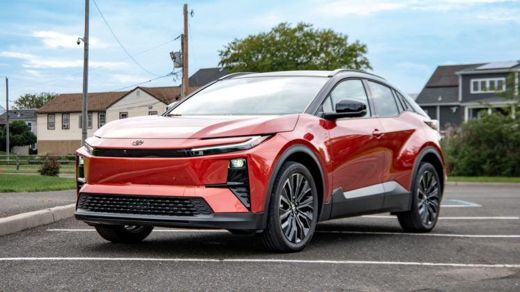 Toyota C-HR 2026: тест-драйв и характеристики | DGL.RU