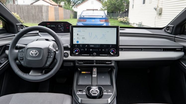 Toyota C-HR 2026: тест-драйв и характеристики | DGL.RU