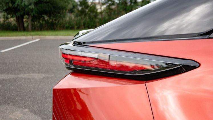 Toyota C-HR 2026: тест-драйв и характеристики | DGL.RU