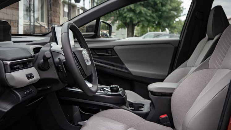 Toyota C-HR 2026: тест-драйв и характеристики | DGL.RU