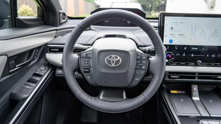 Toyota C-HR 2026: тест-драйв и характеристики | DGL.RU
