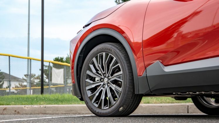 Toyota C-HR 2026: тест-драйв и характеристики | DGL.RU