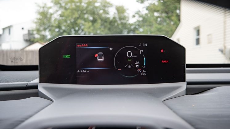 Toyota C-HR 2026: тест-драйв и характеристики | DGL.RU