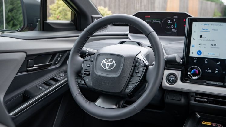 Toyota C-HR 2026: тест-драйв и характеристики | DGL.RU