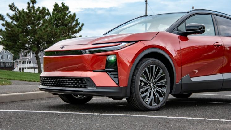 Toyota C-HR 2026: тест-драйв и характеристики | DGL.RU