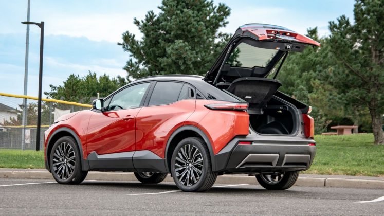 Toyota C-HR 2026: тест-драйв и характеристики | DGL.RU