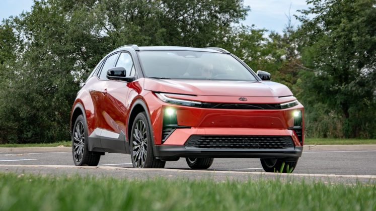 Toyota C-HR 2026: тест-драйв и характеристики | DGL.RU