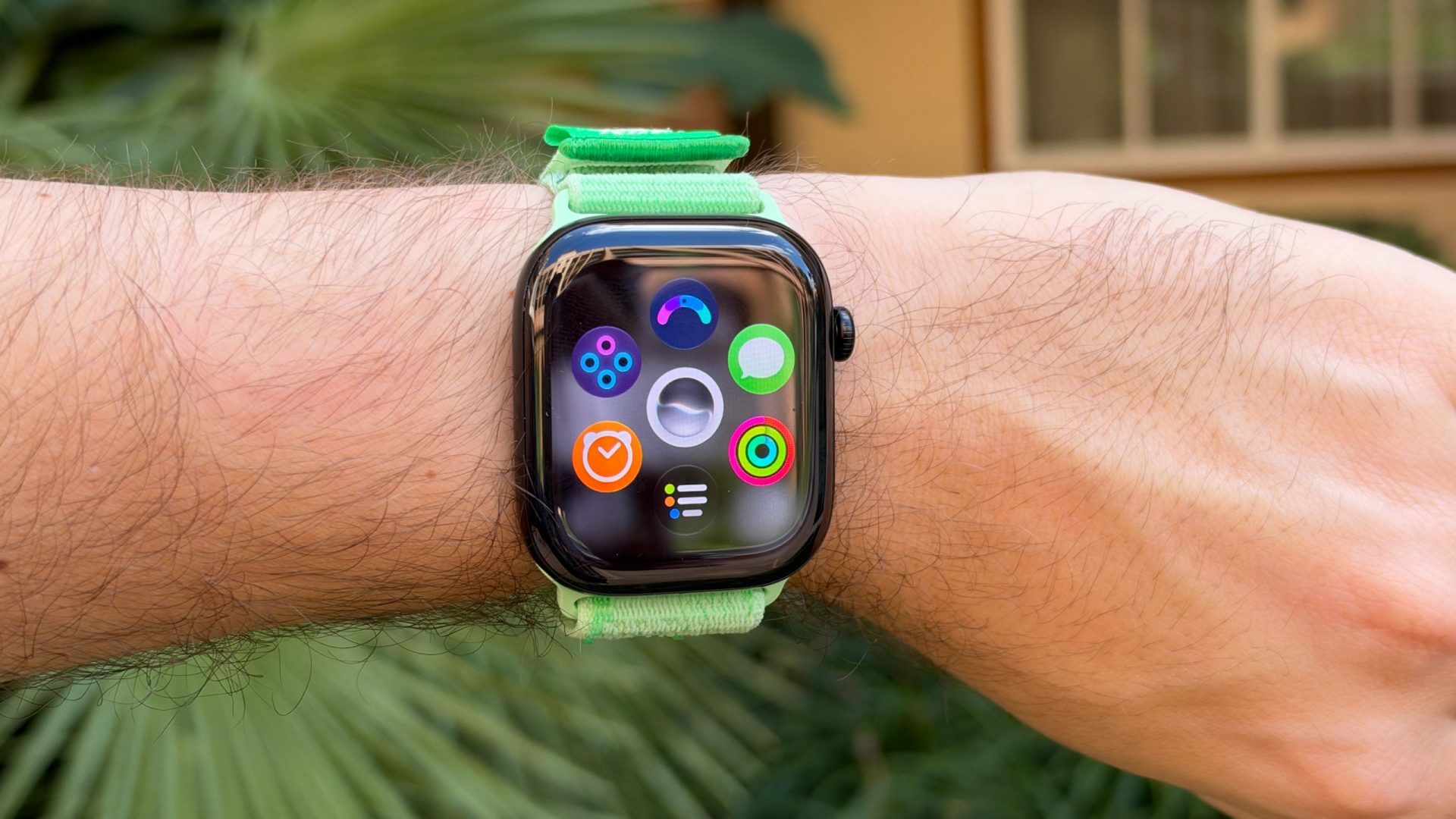 Обзор Apple Watch Series 12 — лучшая версия за последние годы картинка Умные часы Apple Watch Series 12: обзор и тест | DGL.RU